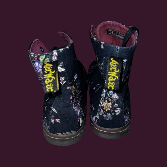 Dr. Martens Black Lace Up Boots Classic Style - Picture 3 of 7